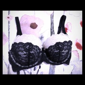 Victoria’s Secret bra 34 DD (used)